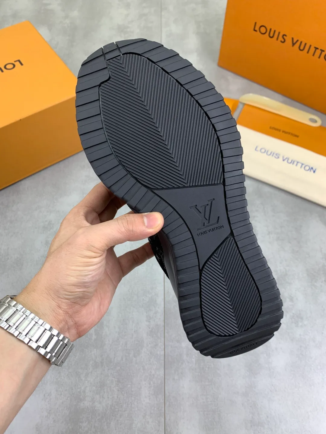 Men's men's shoes 💰P680 new style 💶[LOUIS VUITTON] (original order) new style 🍀LV Louis Vuitton * - top version of LV classic trendy shoes! Use imported original cowhide and water-dyed cowhide lining. The latest original wear-resistant TPU combination outsole! High quality products! Multiple colors available, code number: 38-44 (45 46 customized)